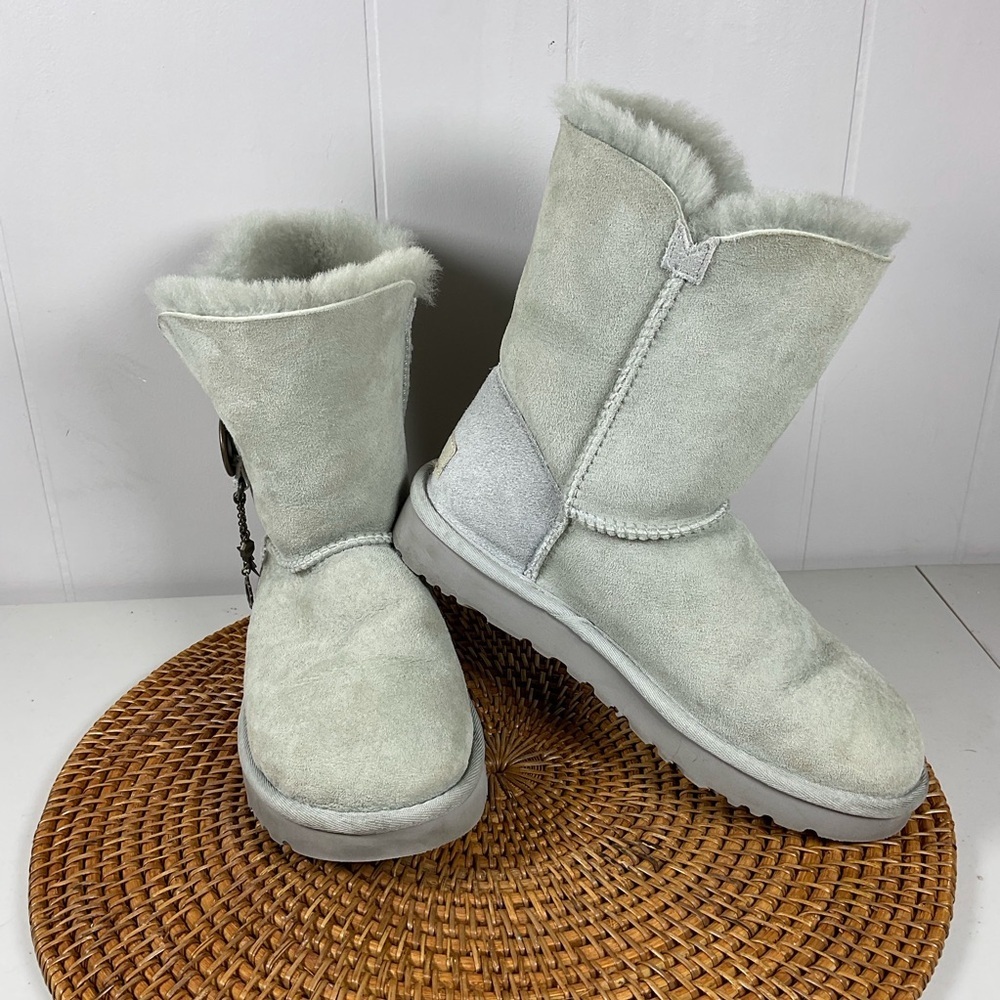 Ugg Australia  Women's Azalea Charm Boots  Size 6